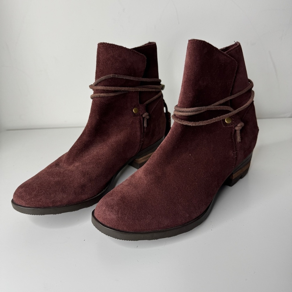 Sorel Women's Dark Burgundy Ankle Boots 6